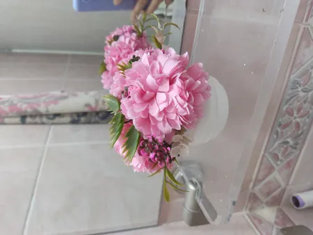 گلدان به همراه گل مصنوعی مدل سه گلی k16