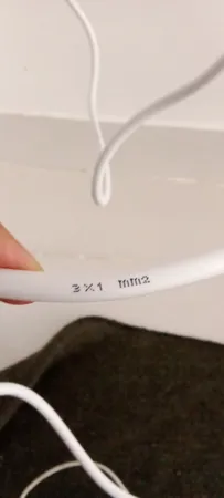 محافظ ولتاژ گرین لاین مدل GLP162W-1.8m