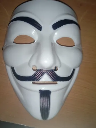 ماسک ایفای نقش مدل وی