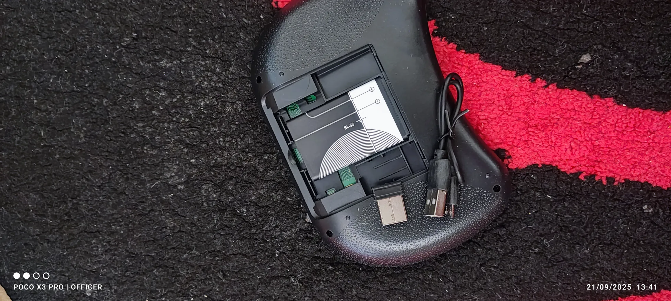 مینی کیبورد بی‌سیم همراه با تاچ‌پد مدل 08RF/2.2 Persian