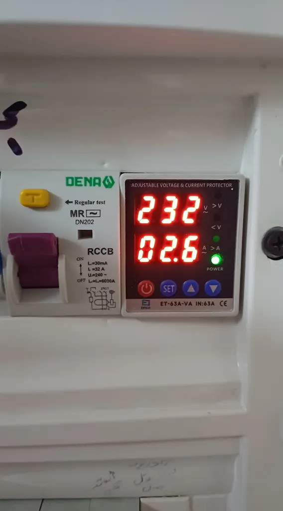 محافظ ولتاژ اتکو مدل LKVPD1-63F