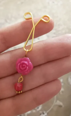 گیره روسری زنانه طرح گل کد 24