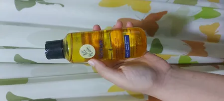 روغن ماساژ آرام‌بخش پوست مورینگا اِمو مدل 4 مناسب برای انواع پوست حجم 150 میلی لیتر