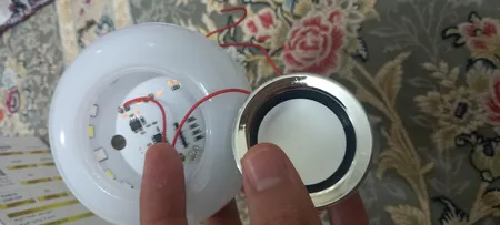 لامپ هوشمند و اسپیکر بلوتوثی 7 وات مدل ZSA-DL-SP پایه E27