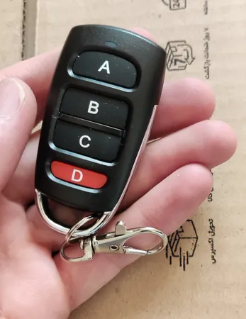 ریموت در پارکینگ مدل R402