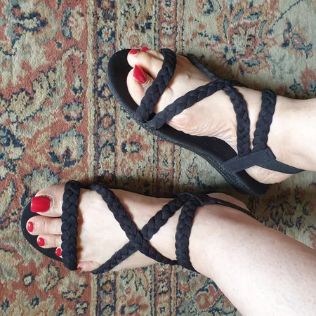 صندل زنانه مدل گیس بافت ضربدری کشی رنگ مشکی