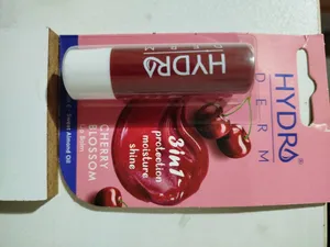 تجریه خرید بالم مرطوب کننده لب هیدرودرم مدل CHERRY BLOSSOM