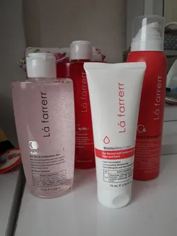 فوم شست‌وشوی صورت لافارر مدل 01 مناسب برای پوست چرب حجم 150 میلی‌لیتر