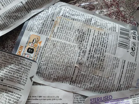 غذای پوچ گربه رویال کنین مدل hair and skin وزن 85 گرم