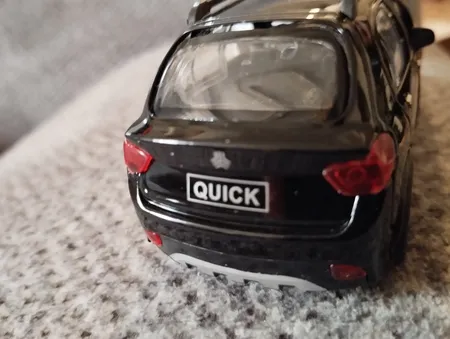 ماشین بازی مدل فلزی موزیکال کوییک R دورنگ