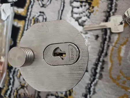 قفل منیر صنعت مدل استوانه ای M110 با 18 ساچمه