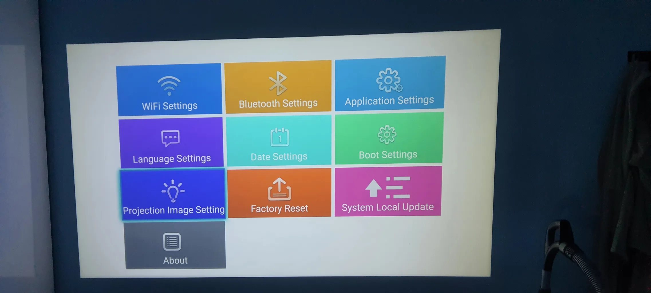ویدئو پروژکتور النز مدل SD500 Smart Android به همراه پرده نمایش و دو کنترل
