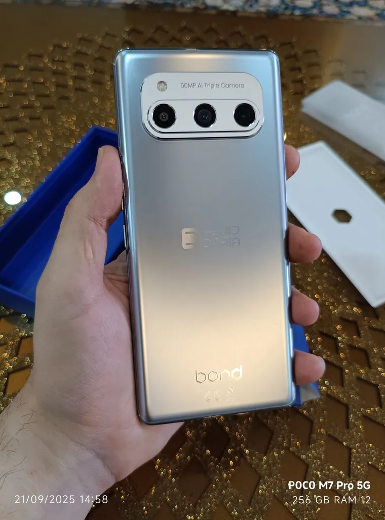 گوشی موبایل داریا مدل bond 5G دو سیم کارت ظرفیت 256 گیگابایت و رم 8 گیگابایت