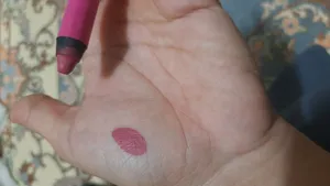 تجریه خرید رژ لب مدادی دونادیا شماره 08