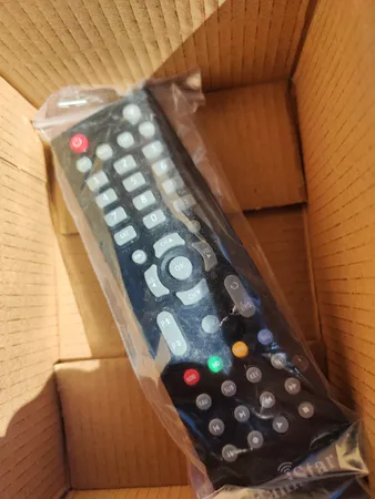 ریموت کنترل تلویزیون ایکس ویژن مدل xtu