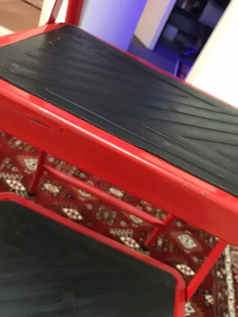 نردبان 4 پله قائم مدل 002