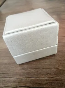 تجریه خرید جعبه انگشتر مدل چرم کد z1