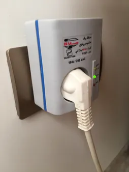 محافظ ولتاژ گروه صنعتی سارا ترانس مدل P156F