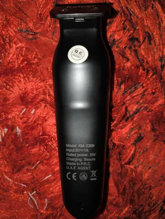 ماشین اصلاح موی سر و صورت کیمی مدل KM-2269، اصلاح به صورت تریمر، قابلیت اصلاح با شماره صفر، نمایشگر میزان شارژ، منبع انرژی باتری قابل شارژ، تکنولوژی اصلاح به صورت برش مستقیم، مدت زمان شارژ 180 دقیقه و مدت زمان استفاده پس از شارژ 300 دقیقه