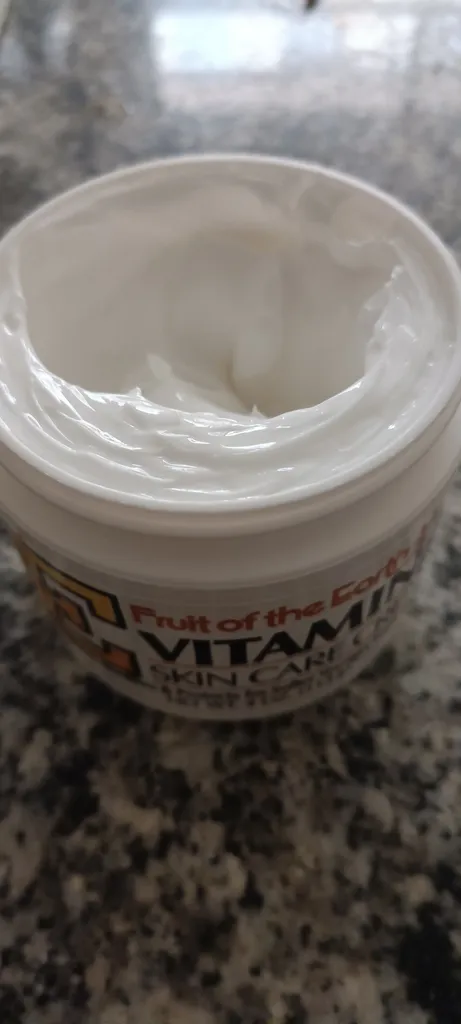 کرم مرطوب کننده مدل ویتامین E حجم 113 میلی لیتر