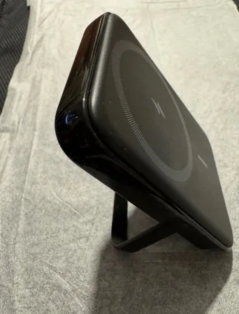 پاوربانک بی سیم انکر مدل A1611 ظرفیت 5000 میلی آمپر ساعت