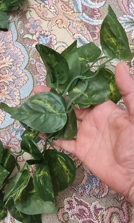 گل مصنوعی مدل ریسه برگ طرح پتوس