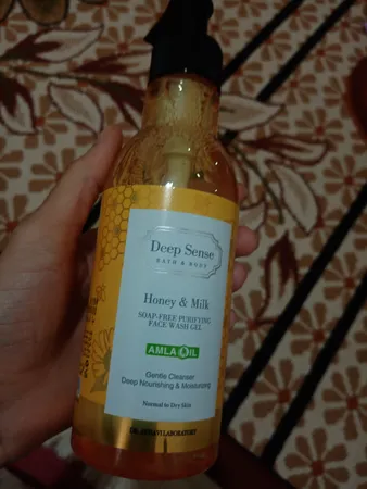 ژل شستشوی صورت دیپ سنس مدل شیر و عسل مناسب پوست های خشک و معمولی حجم 250 میلی‌ لیتر