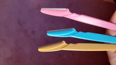 تیغ اصلاح ابرو مدل 2202 مجموعه 3 عددی