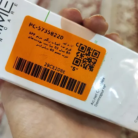 کرم ضدآفتاب رنگی پرایم، 60 SPF، مدل 02، مناسب پوست چرب و مختلط تنالیته رنگ متوسط و حجم 40 میلی‌لیتر، محافظت کننده در برابر اشعه UVA،IRو UVB، کنترل کننده ترشح سبوم، فاقد چربی و غیر کومدون‌زا، +++PA، پوشش دهنده جای جوش، با ماندگاری 3 ساعته
