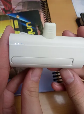 پاوربانک 10 وات یونیوو مدل UN5000 USB-C ظرفیت 4500 میلی آمپر ساعت