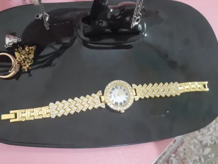 ساعت مچی عقربه ای زنانه مدل نگین دار کد 03