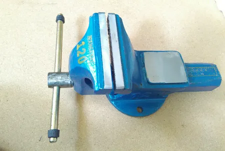 گیره رومیزی ایران صنعت مدل 120 کد VA1000-401