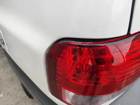 چراغ خطر عقب بهساز نور مدل km20 مناسب برای پراید 131 بسته 2 عددی