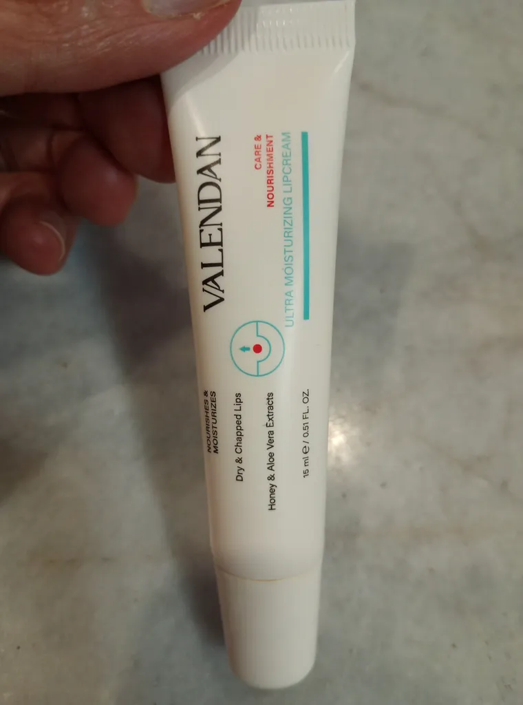 کرم مرطوب کننده لب ولندان مدل LC حجم 15 میلی لیتر