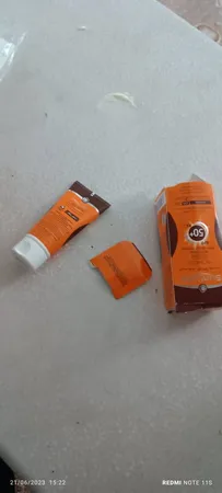 کرم ضدآفتاب و آنتی‌آکنه رنگی سان‌سیف مدل SPF50، مناسب پوست‌های چرب، حجم 50 میلی‌لیتر