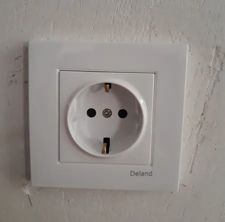 پریز برق ارت دار دلند مدل آسا بسته 5 عددی