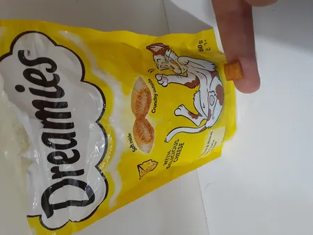 غذای تشویقی گربه دریمیز مدل پنیری وزن 60 گرم