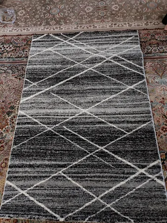 فرش ماشینی ساوین کد 4083 زمینه مشکی