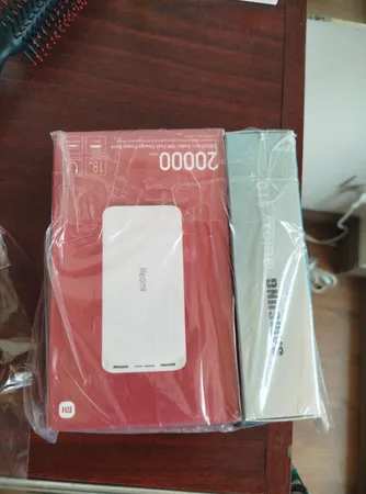 پاوربانک 18 وات شیائومی مدل Redmi PB200LZM ظرفیت 20000 میلی آمپرساعت به همراه شارژر دیواری سامسونگ و کابل تبدیل