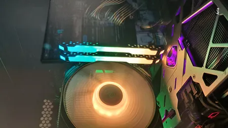 رم دسکتاپ DDR4 دو کاناله 3200 مگاهرتز CL16 کورسیر مدل VENGEANCE RGB PRO ظرفیت 16 گیگابایت