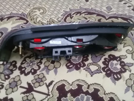 چراغ خطر عقب سمت راست جمع ساز کد 165 مناسب برای پژو آردی