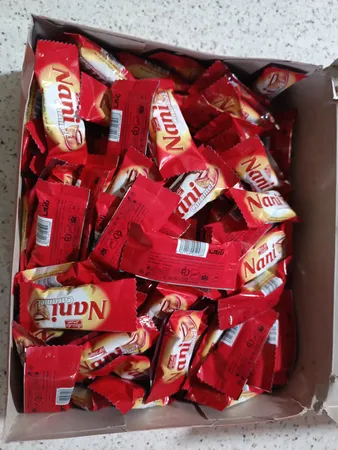 شکلات مغز دار نانی شیرین عسل -800 گرم بسته 100 عددی