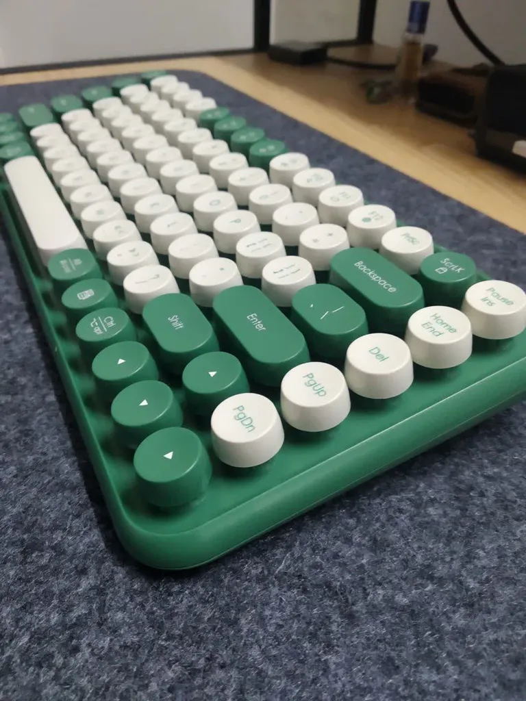 کیبورد بی سیم بی او دبلیو مدل K508