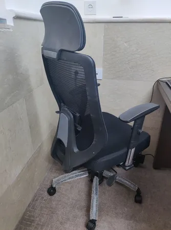 صندلی مدیریتی کادی نو مدل پشت توری VIP