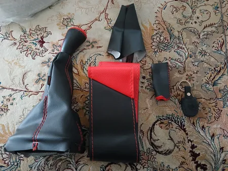 روکش فرمان کاور پلاس مدل PR-LUXE-RD به همراه سردنده وگردگیر و روکش ترمزدستی و کاور سویچ مناسب برای پراید