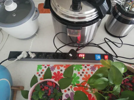 محافظ ولتاژ دیجیتال پارت الکتریک مدل آذین کد 6642