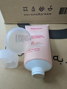 تجریه خرید ژل شستشو صورت بلوم مدل شکوفه گیلاس مناسب پوست معمولی حجم 200 میلی لیتر