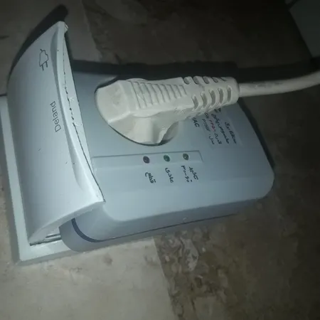 محافظ ولتاژ گروه صنعتی سارا ترانس مدل P156F