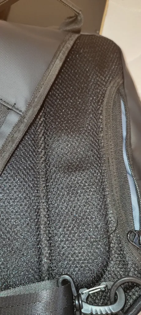 کیف کراس بادی دیکمپ مدل TRAVEL-062