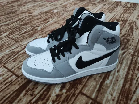 کفش مخصوص دویدن مدل Air Jordan 1 Mid Light Smoke